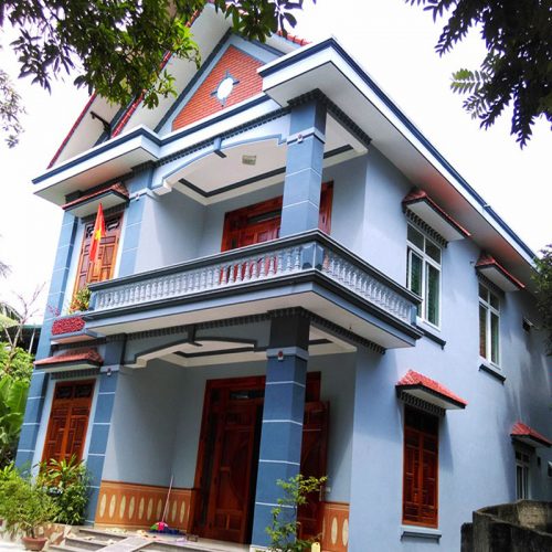 Sơn mặt tiền nhà, màu xanh: Không gian sống mới lạ và phóng khoáng sẽ hiện về với hình ảnh mặt tiền được sơn màu xanh ngọt ngào, mang lại cảm giác yên bình và dễ chịu.